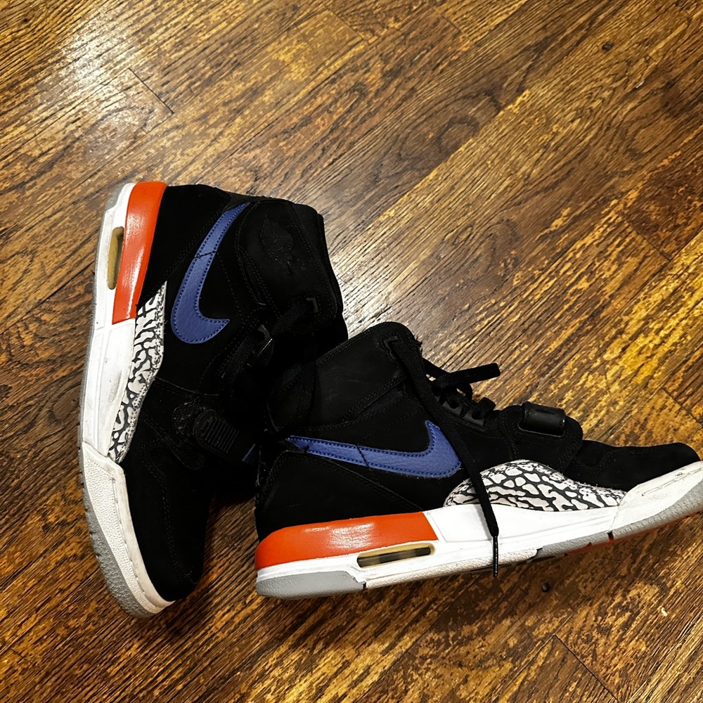 KIDS AIR JORDANS LEGACY 312 BLACK/BLUE/ORANGE LTLY USED GREAT CONDITION SIZE 7
